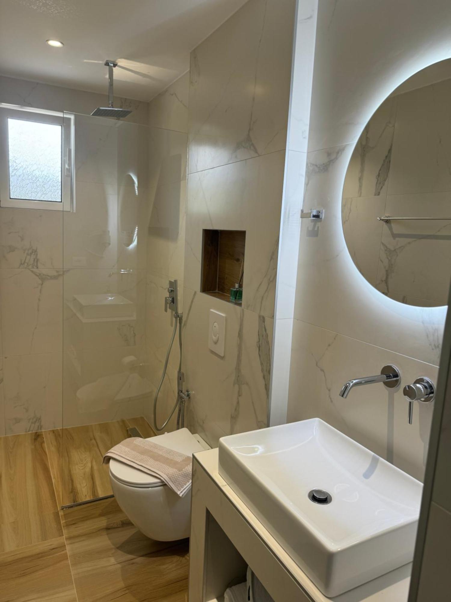 Ion Rooms Himare Eksteriør bilde